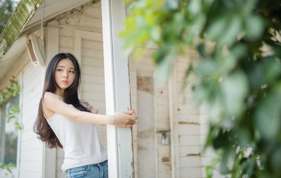 咱们有理由坚信，建立在感情上的感情是短暂的，正因感情本身是短暂的；而建立在金钱上的感情是永远的，正因金钱是永远的。——韩寒